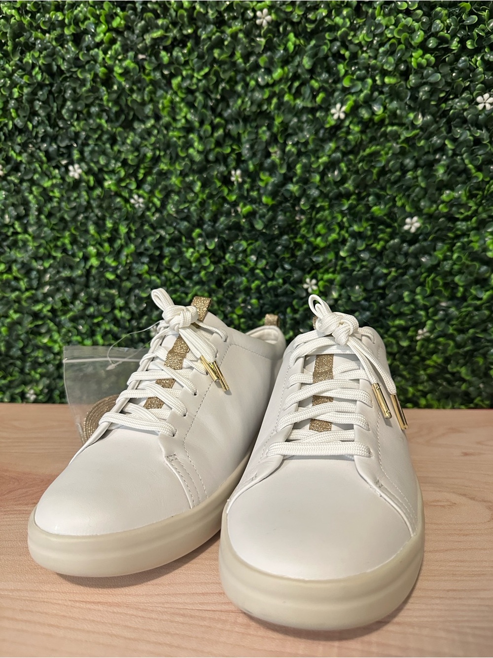 Vionic Paisley Leather Sneakers New #15 - Picture 4 of 8